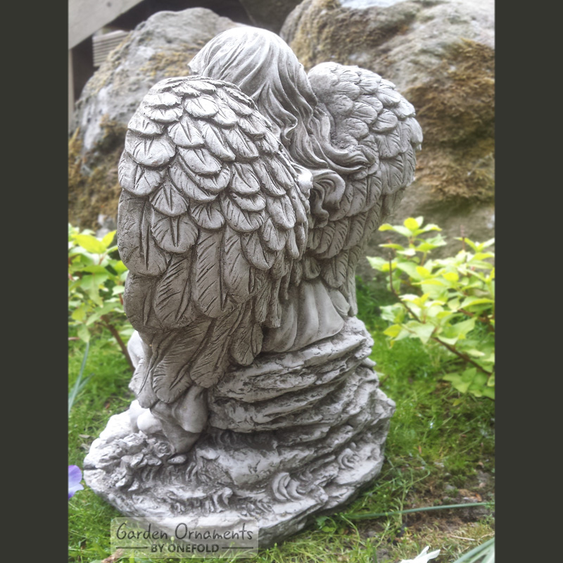 Angel statues for graves memorials